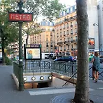 Lovely Apt Eiffel Tower